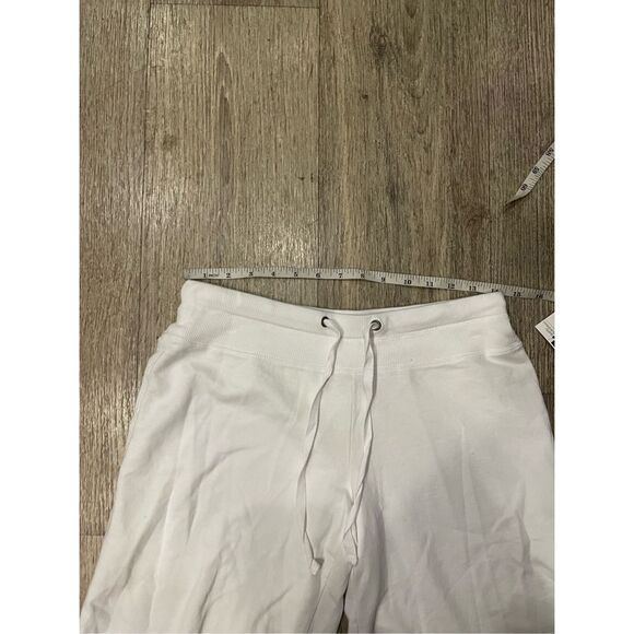 Arizona Women’s White Soft Capri Sweatpants New - Picture 4 of 4